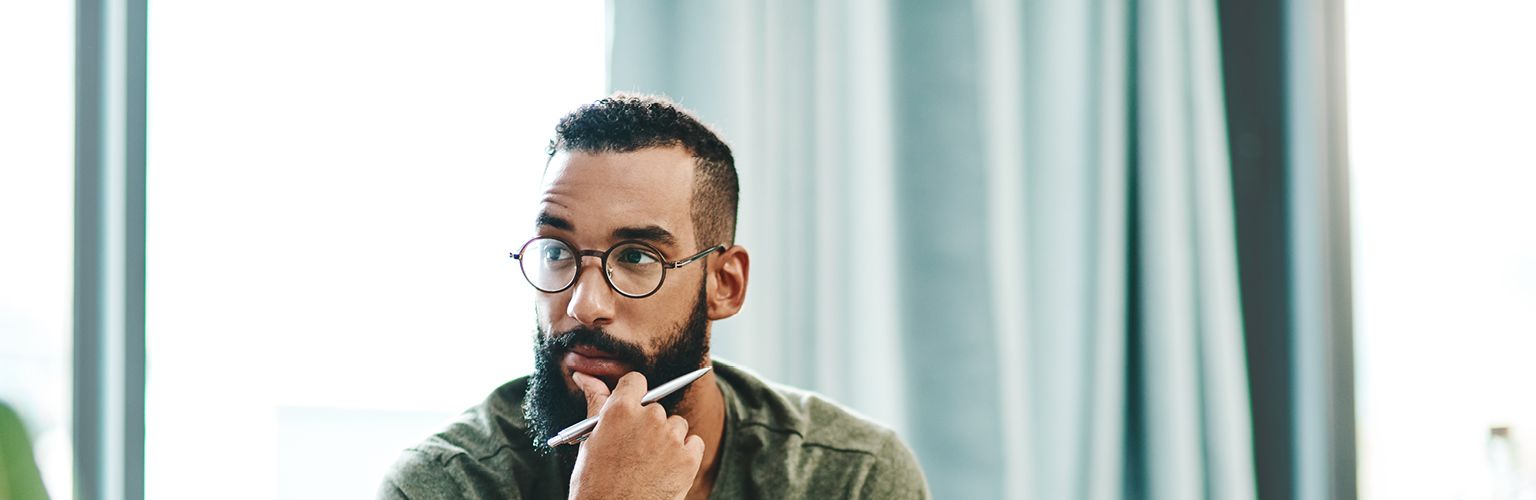 Blog Stage - Mann am denken