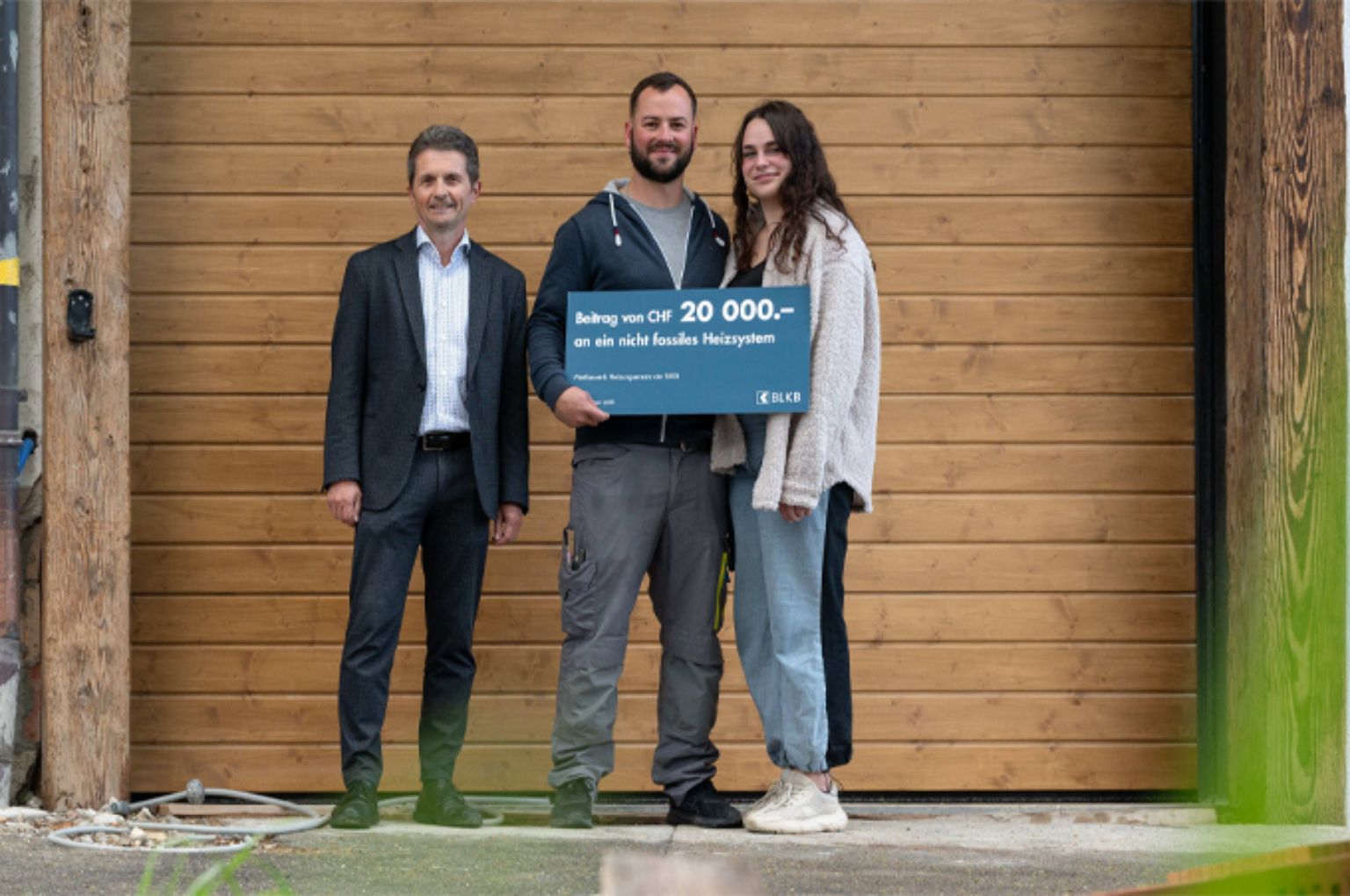 Ein Mann und eine Frau gewinnen 20 000 CHF aus dem Artikel Seit ich 16 Jahre alt bin, träume ich von meinem eigenen alten Bauernhaus