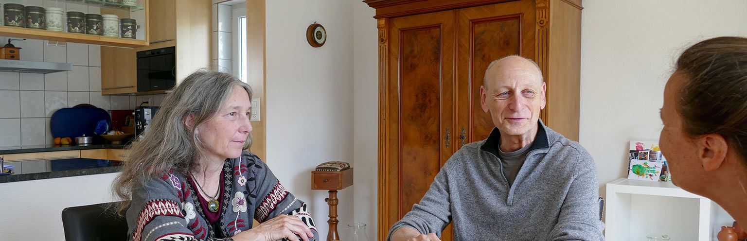 Blog Stage - 3 Personen im Gespräch