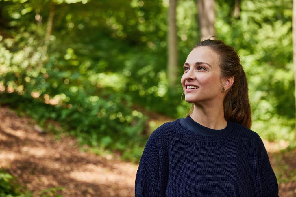 BLKB Generationen Frau im Wald