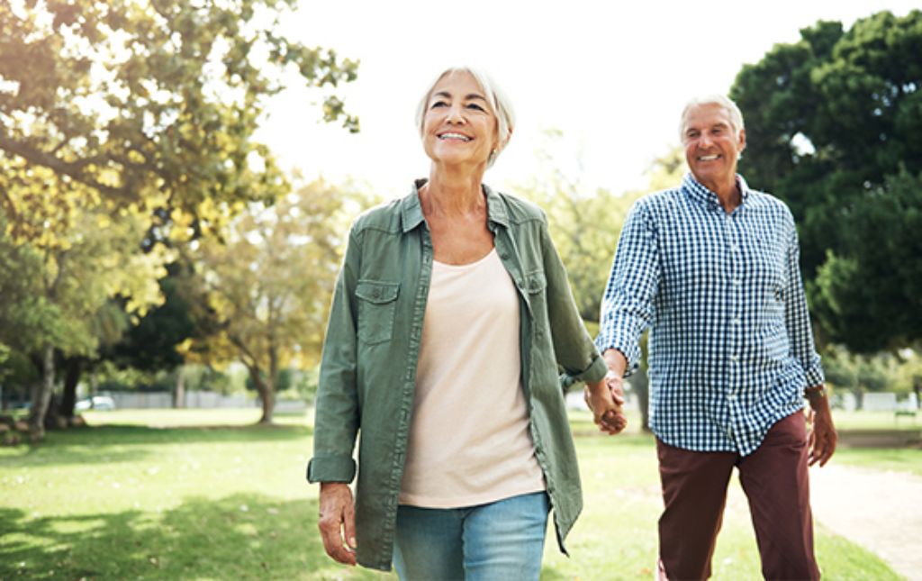 Info Teaser - Altes Ehepaar am spazieren